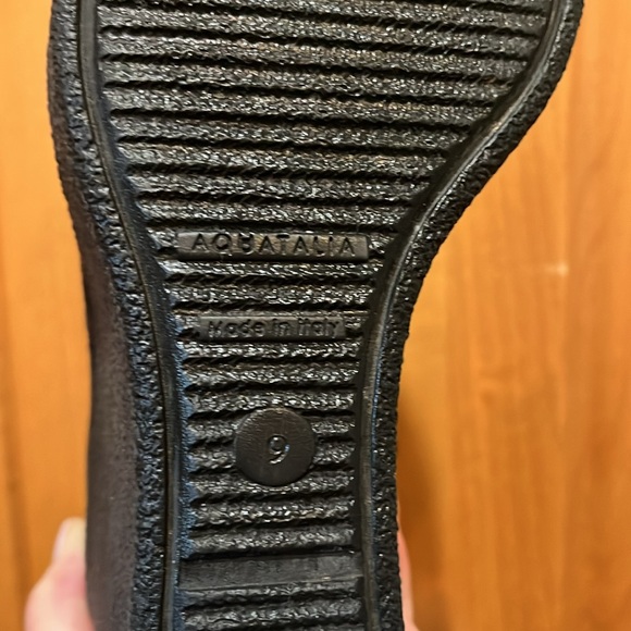 Size 9 Italian Aquatalia platform black suede booties. Lightly sherpa lined. - Picture 3 of 6